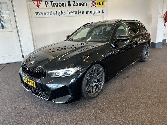 BMW 3 Serie touring 318i M Sport | Panoramadak | Fabrieksgarantie | 20''INCH | Verlaagd | Lederen be