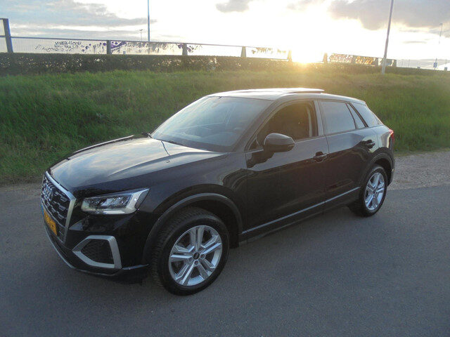 Audi Q2 Audi Q2 35 TFSI benzine airco ecc panorama dak Leder bekleding 63.000km