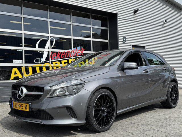 Mercedes-Benz A-Klasse 180 BlueEfficiency URBAN - Navigatie I Airco I PDC I Sport interieur & 19 inc