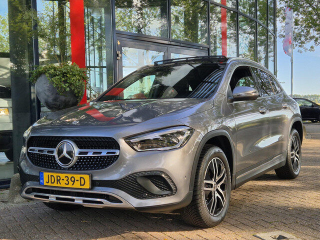 Mercedes-Benz GLA 250 e AUTOMAAT | Panormadak | Climate Control | Navigatie | Parkeercamera | Cruise