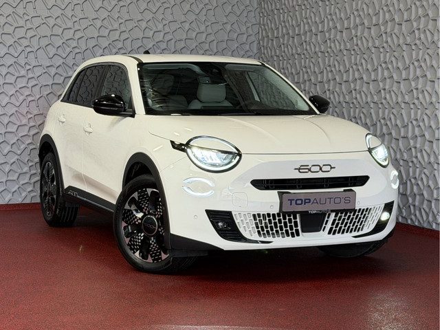 Fiat 600 1.2 HYBRID LA PRIMA LEER MASSAGE ELEK.STOEL CAMERA CARPLAY ADAP.CRUISE STOELVERW. ELEK.KLEP