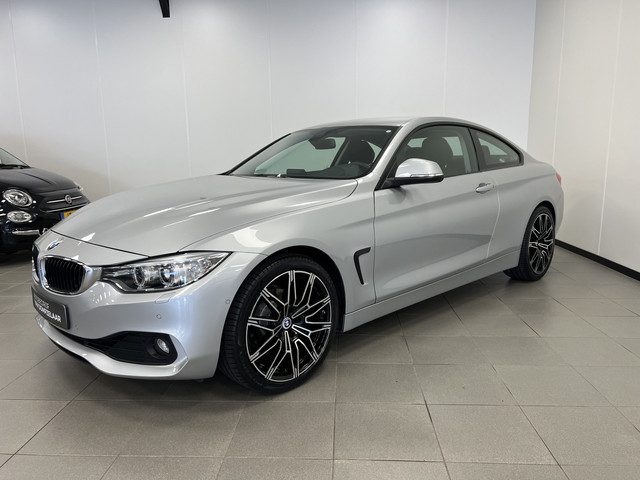 BMW 4 Serie Coupé 420i Business / AUTOMAAT / NAVI / NWE 19 " VELGEN MET PIRELLI BANDEN