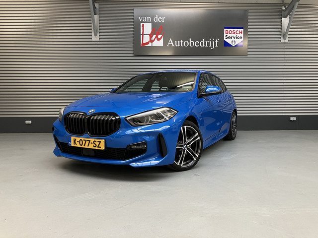 BMW 1 Serie 118i HIGH EXE M SPORT/ADAPTIVE CR/PDC/STOEL STUUR VERW/1E EIG/ENZ