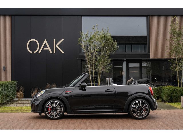 MINI Cooper Cabrio 2.0 John Works F1 Aut. | Navi | Schaalstoelen | H&K | Head-Up | Camera | 18"LM |