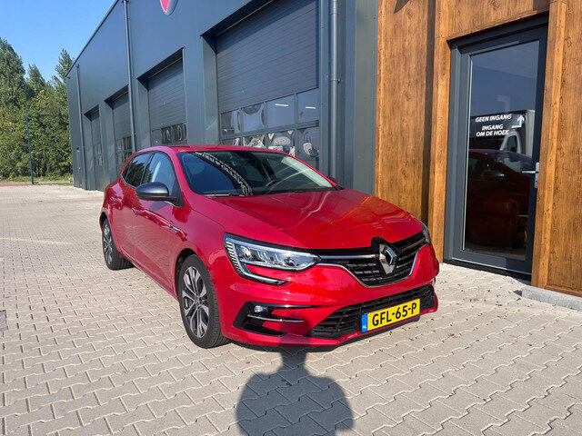 Renault Megane E-Tech PLUG-IN HYBRID Virtual dashboard, camera. 24486km