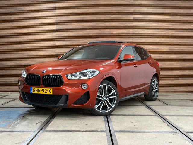 BMW X2 SDrive18i High Executive | M-Pakket | Pano | HUD | 19' inch | Alcantara | Navigatie | LED