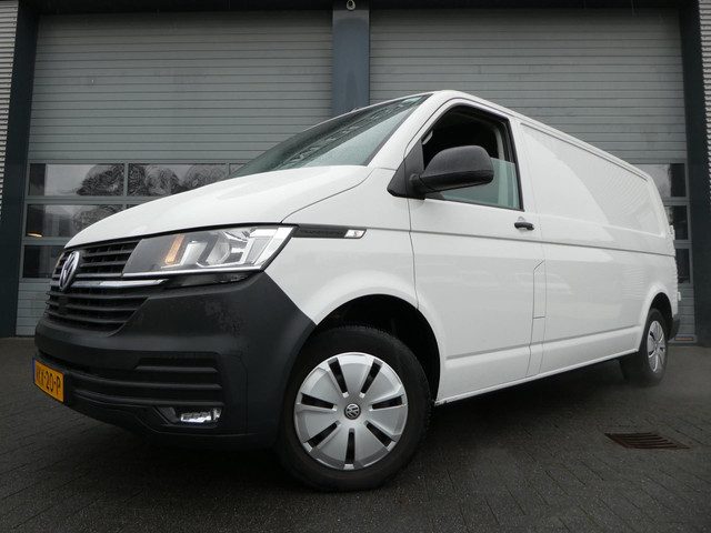 Volkswagen Transporter 2.0 TDI L2H1 airco navigatie pdc 3 zits trekhaak