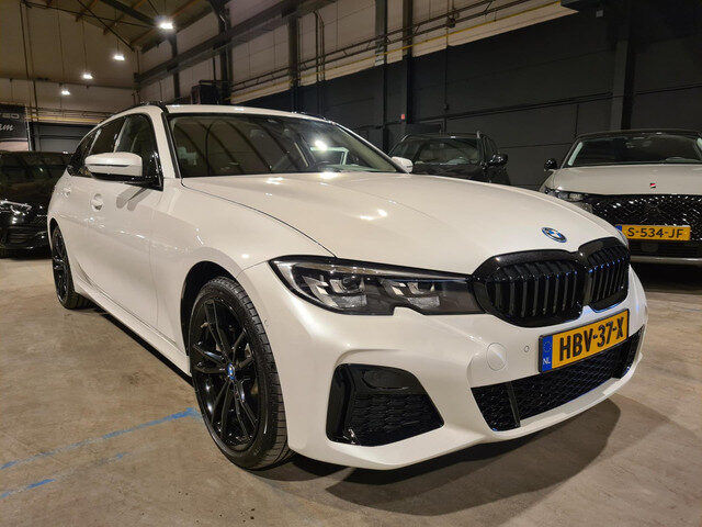 BMW 3 Serie touring 330e Business Edition Plus - M Sport - Leder - Navigatie - Camera - Cruise - Cli