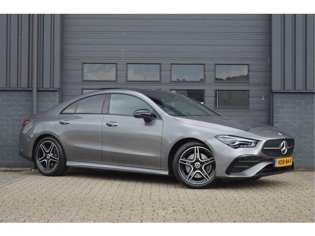 Mercedes-Benz CLA 200 AMG Line | PANO | SFEERVERLICHTING | CAMERA | KEYLESS |