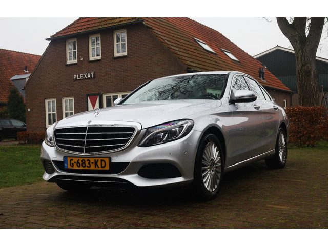 Mercedes-Benz C-Klasse 180 Premium Plus Aut. | Stoelverwarmd | Dodehoek | Lederen Dashboard | 55.000