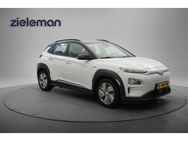 Hyundai Kona Electric Comfort 64 kWh - Carplay, Navi, Cruise, Camera, Trekhaak, SOH 100%