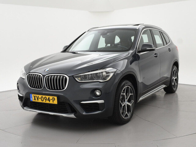 BMW X1 sDrive20i 192 PK AUT. + TREKHAAK | PANORAMA