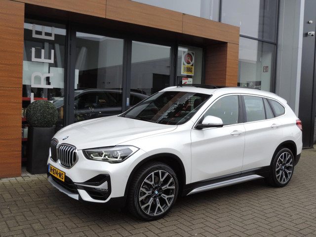 BMW X1 SDrive20i VDL Nedcar Edition 59.000km | Panoramadak | HarmanKardon | Camera | Elektr.klep | H