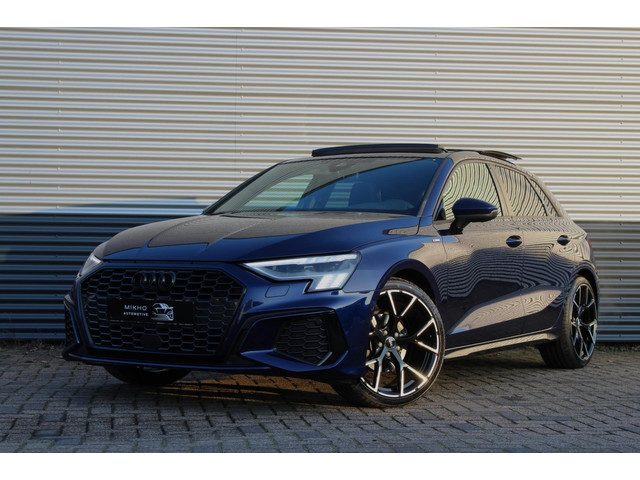 Audi A3 Sportback 35 TFSI 2x S-Line | Pano | RS Seats | Dode hoek | Camera | Black optik | Rode stic