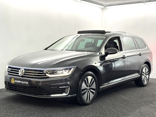 Volkswagen Passat Variant 1.4 TSI GTE / Pano / Winterpakket / Trekhaak