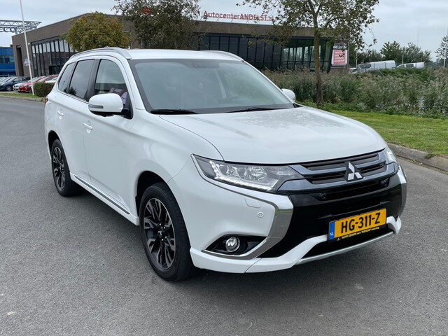 Mitsubishi Outlander 2.0 PHEV Instyle, Aut, Trekhaak, Stoel-/stuurverw, Leder, Cam, Pdc, Navi, Geen