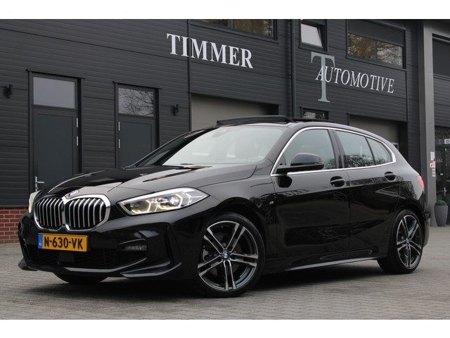 BMW 1 Serie 118i Business Edition Plus M Sport - Panoramadak - 18 inch -Lederen bekleding