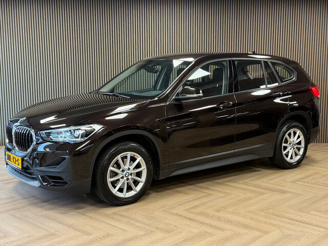 BMW X1 SDrive18i High Executive Edition AUT. NAVIGATIE CAMERA PDC CRUISE KEYLESS-GO STOELVERWARMING