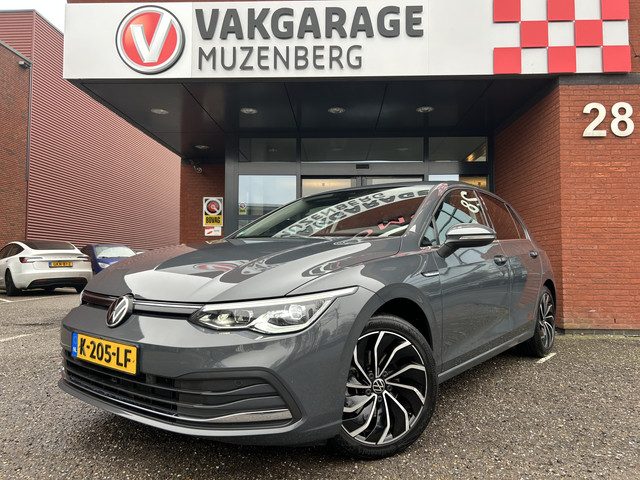 Volkswagen Golf 1.5 eTSI Style // ADAPTIVE CRUISE // TREKHAAK // CAMERA // CLIMA // NAVI // ERGO ACT