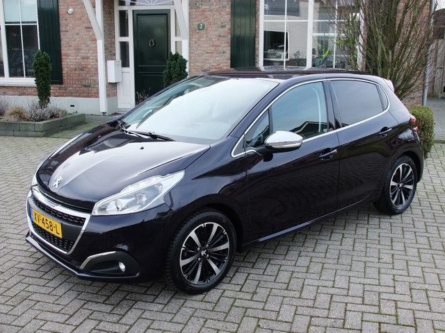 Peugeot 208 1.2 PureTech Allure , Climate control , Navi , Carplay , Cruise control enz.