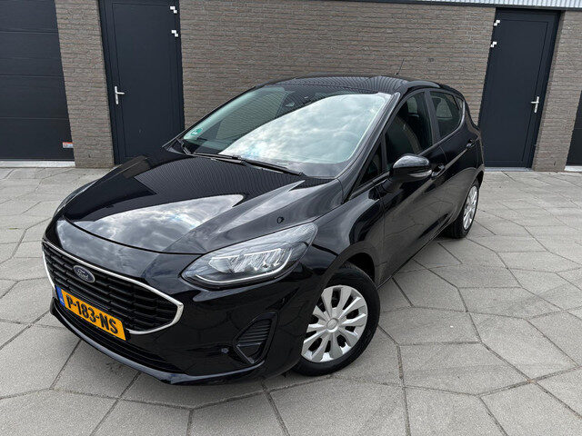 Ford Fiesta 1.0 EcoBoost Connected| zeer weinig km s | als NIEUW|Zwart metallic |stoelen hoogte vers