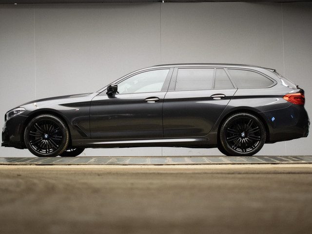 BMW 5 Serie touring 540i xDrive High Executive (CARPLAY,NAVI,SFEER VERLICHTING,LED,ALCANTARA,STOELVE