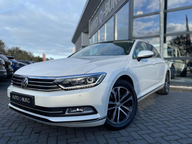 Volkswagen Passat 1.6 TDI Highline Business R | DSG | Panoramadak | Navi | Camera | Stoel & Stuurver