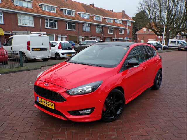 Ford Focus 1.5 Red Edition