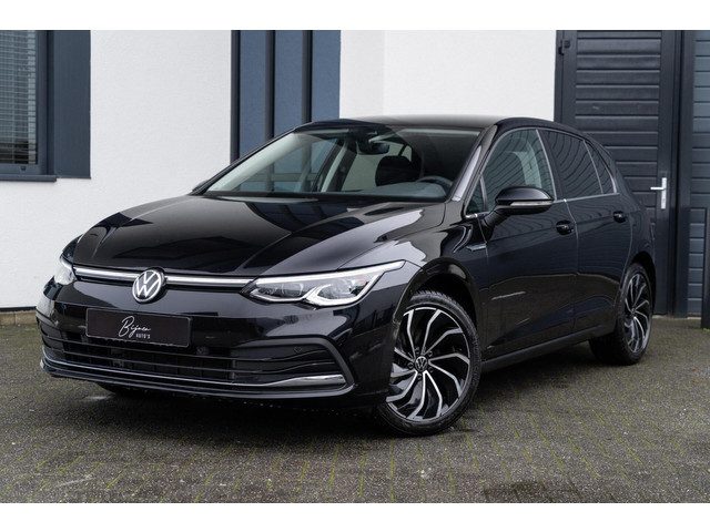 Volkswagen Golf 1.5 eTSI Style CAMERA / TREKHAAK / IQ LIGHT