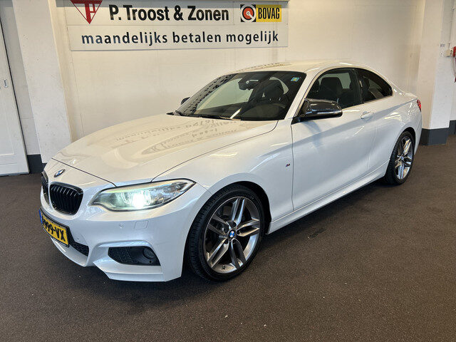 BMW 2 Serie Coupé 228i High Executive M-pakket/Compleet M-uitgevoerd/Parelmoer kleur/Sportstoelen al