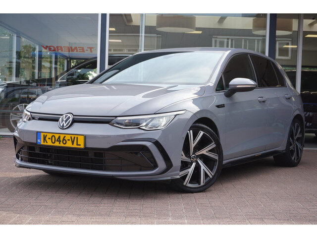 Volkswagen Golf 1.5 eTSI R-Line | Automaat | CarPlay| Vol opties | Digitaal | 18 inch | Dealerauto |