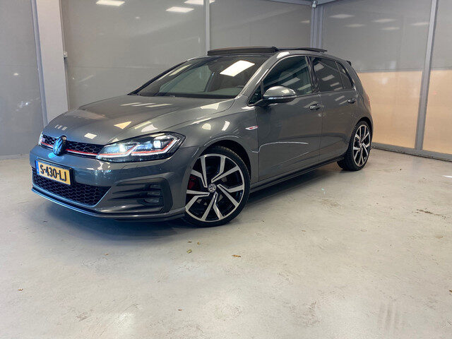 Volkswagen Golf 2.0 GTI 230 PK Performance | LED | PANODAK | CAMERA | 19"LMV |