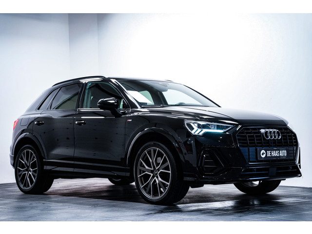 Audi Q3 45 TFSI e S-Line Black ed|20 inch|Trekhaak|Camera|Leder