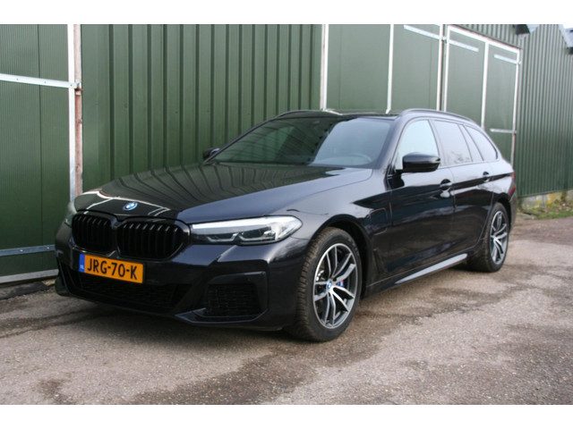 BMW 5 Serie touring 530e xDrive M-SPORT, ZWART LEER, PANORAMADAK, NAVIGATIE, CAMERA