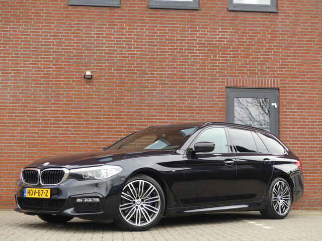 BMW 5 Serie touring 530i M-Sport / Carbon zwart / Dealer onderhouden