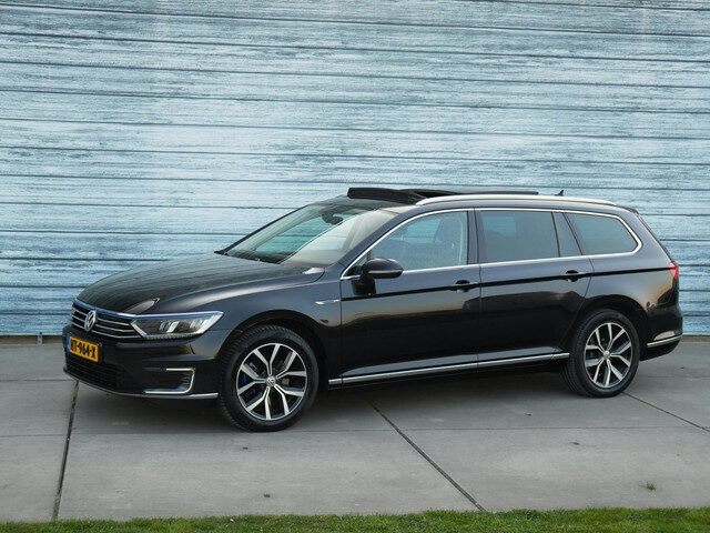 Volkswagen Passat Variant 1.4 TSI GTE Highline Leer Pano Xenon Trekhaak Navi Full Optie