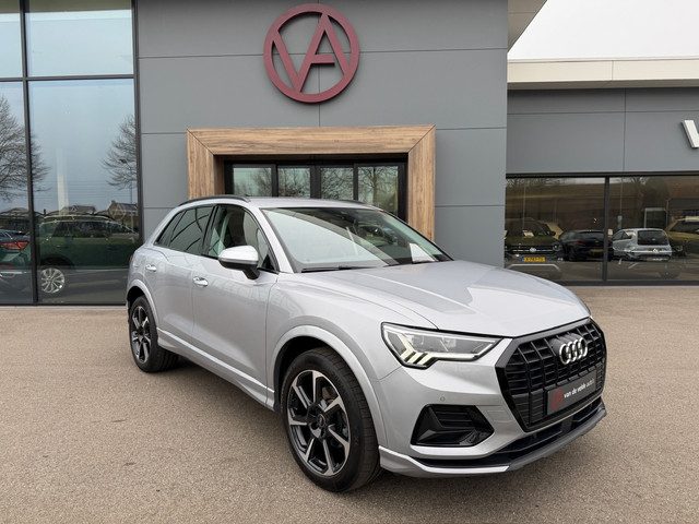 Audi Q3 35 TFSI 150pk S-tronic Advanced | Trekhaak | Zwart optiek | Dode hoek | Keyless | Alcantara