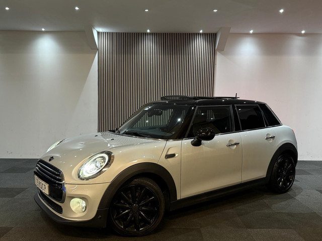 MINI Cooper Mini 1.5 Chili Pano l Led l Camera l Cruise l Ambient l Automaat