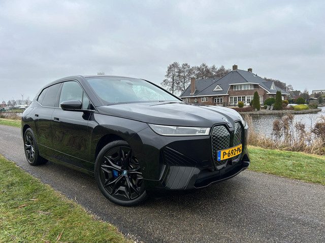 BMW iX xDrive40 High Executive 77 kWh Sportpakket / Panorama dak / SOH 99,3