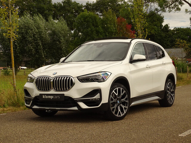 BMW X1 xDrive25i X-Line | 230PK | Schuifd. | Trekhk.| Nav | 19inch | Camera | Keyless | Uniek!