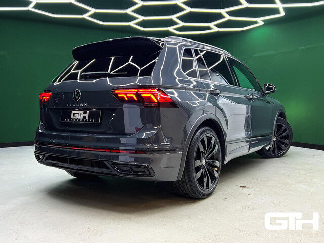 Volkswagen Tiguan 1.5 TSI R-Line Head-up | Pano | Trekhaak