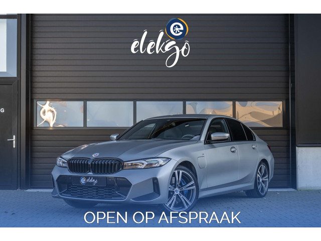 BMW 3 Serie 330e xDrive M-Sport|HuD|Carbon|M-schaalstoelen|Ambi|