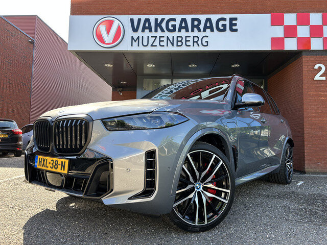 BMW X5 xDrive50e // M-PRO // MATRIX LED // HARMAN KARDON // MEMORY SEAT // PANO/SCHUIFKANTELDAK // A