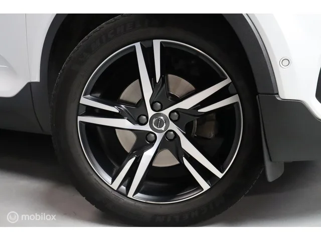 Volvo XC40 2.0 T5 AWD R-Design Intro Edition | Pano | H&K |