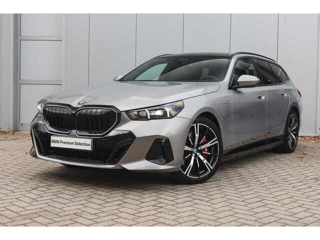 BMW 5 Serie touring 550e xDrive M Sport Automaat