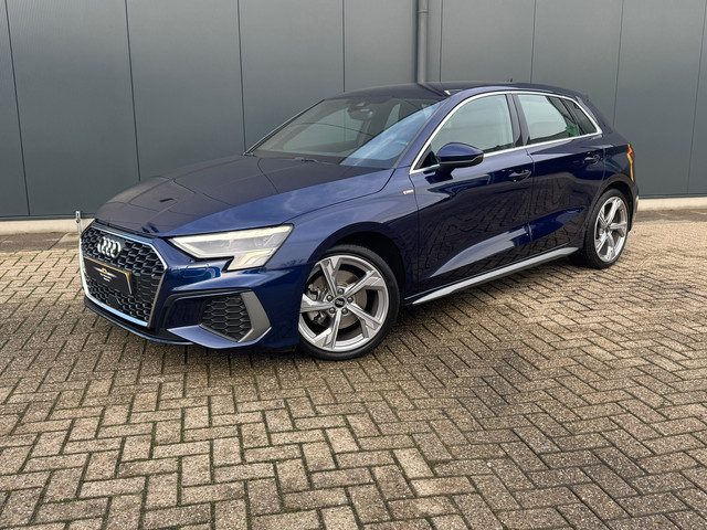 Audi A3 Sportback 30 TFSI S-line edition * Navigatie * Parkeersensoren * Audi Sound *