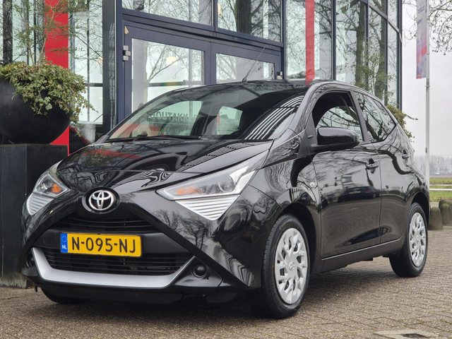 Toyota Aygo 1.0 VVT-i x-play | Navigatie via Smartphone | Apple Carplay | Airconditioning | Parkeerc