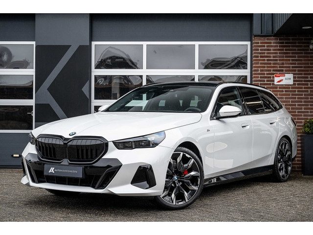 BMW 5 Serie touring 520i M Sport Pro | Panorama | Bowers & Wilkins | Head-Up | 360° | 21 Inch | Trek