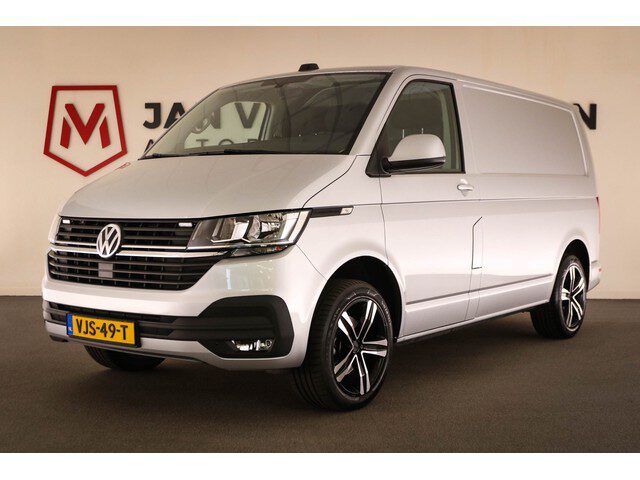 Volkswagen Transporter 2.0 TDI L1H1 28 Bulli | AIRCO | CRUISE | APP CONNECT | CAMERA | TREKHAAK | 18