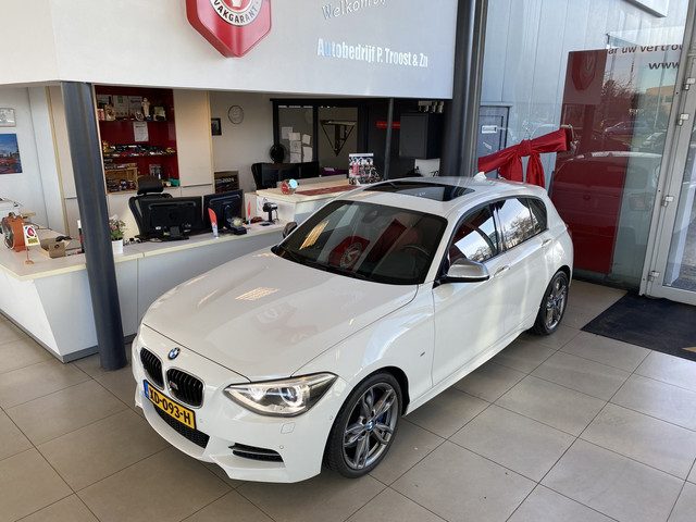BMW 1 Serie M135i xDrive High Executive,Performance,6 Cilinder,Schuifkanteldak,Leder&Stoelverwarming